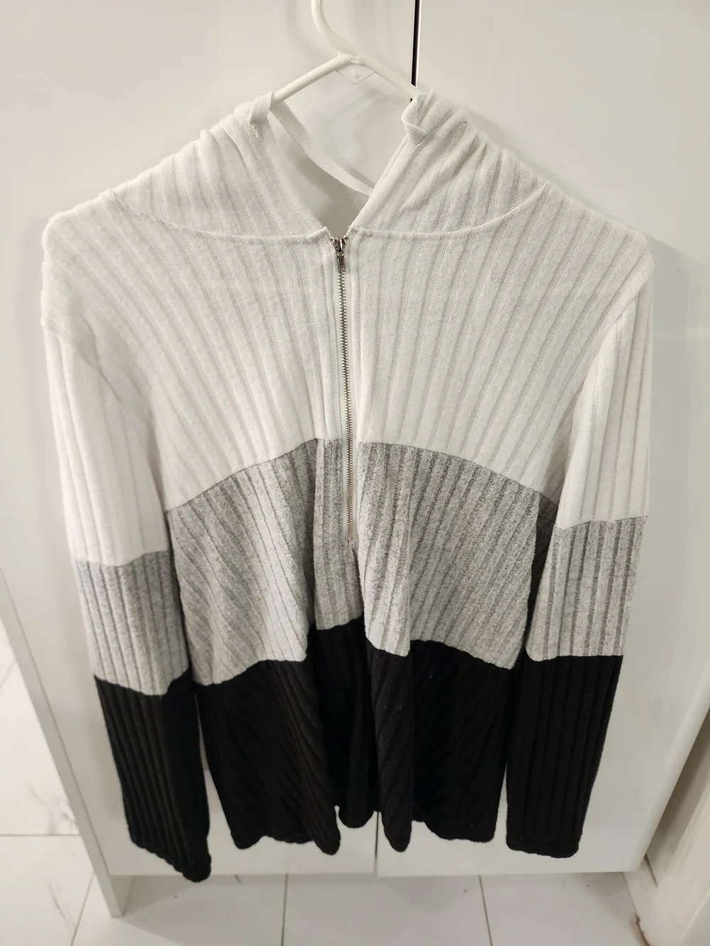 2 SHEIN Black White Gray Colorblock Leopard Print Long Sleeve Tops